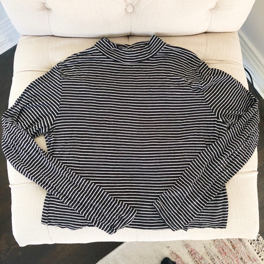 MOCK NECK CROP TOP thin white stripes long sleeve